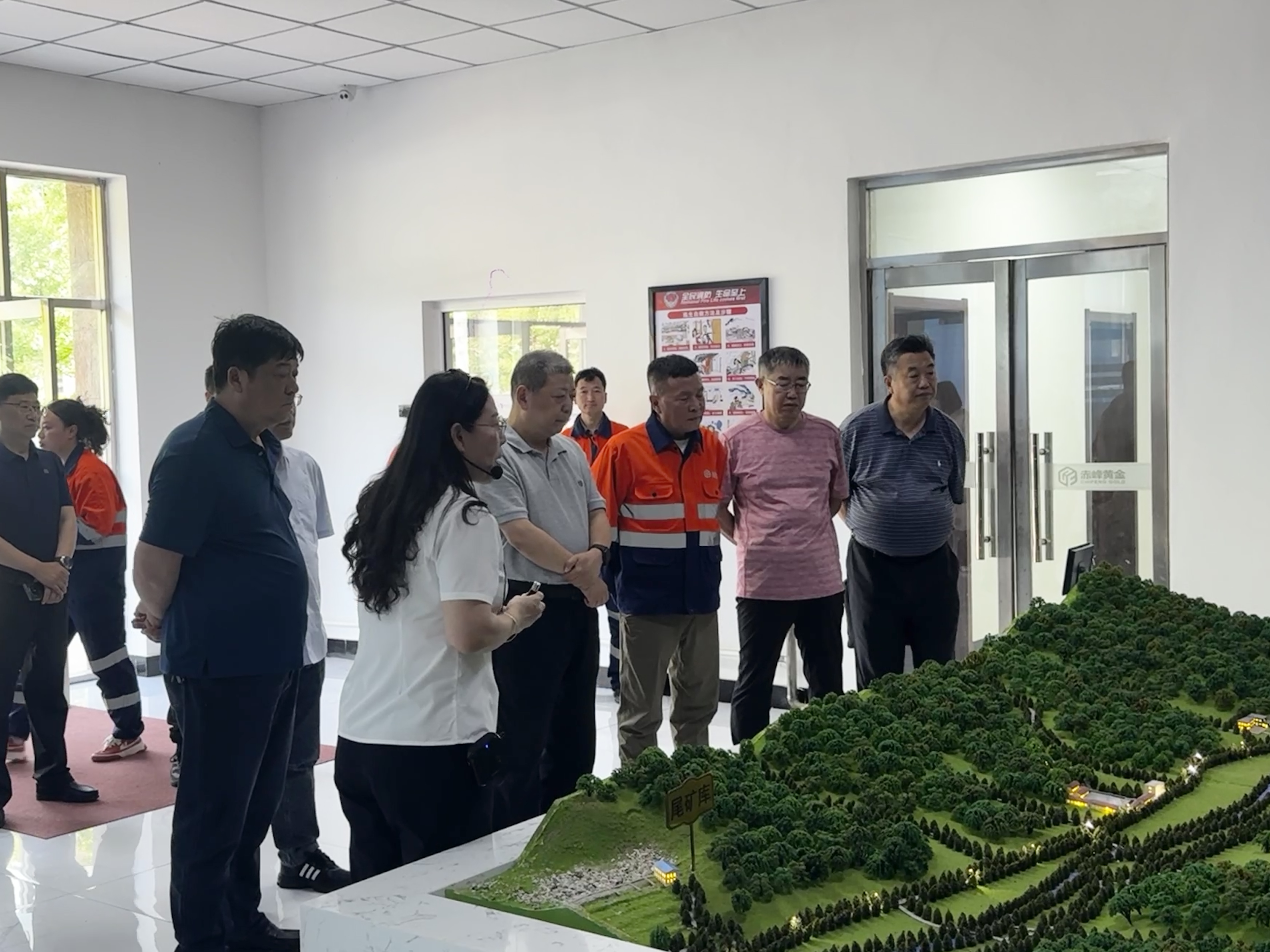 bcbeb2b47cb8899fac9adf77db4f315.jpg