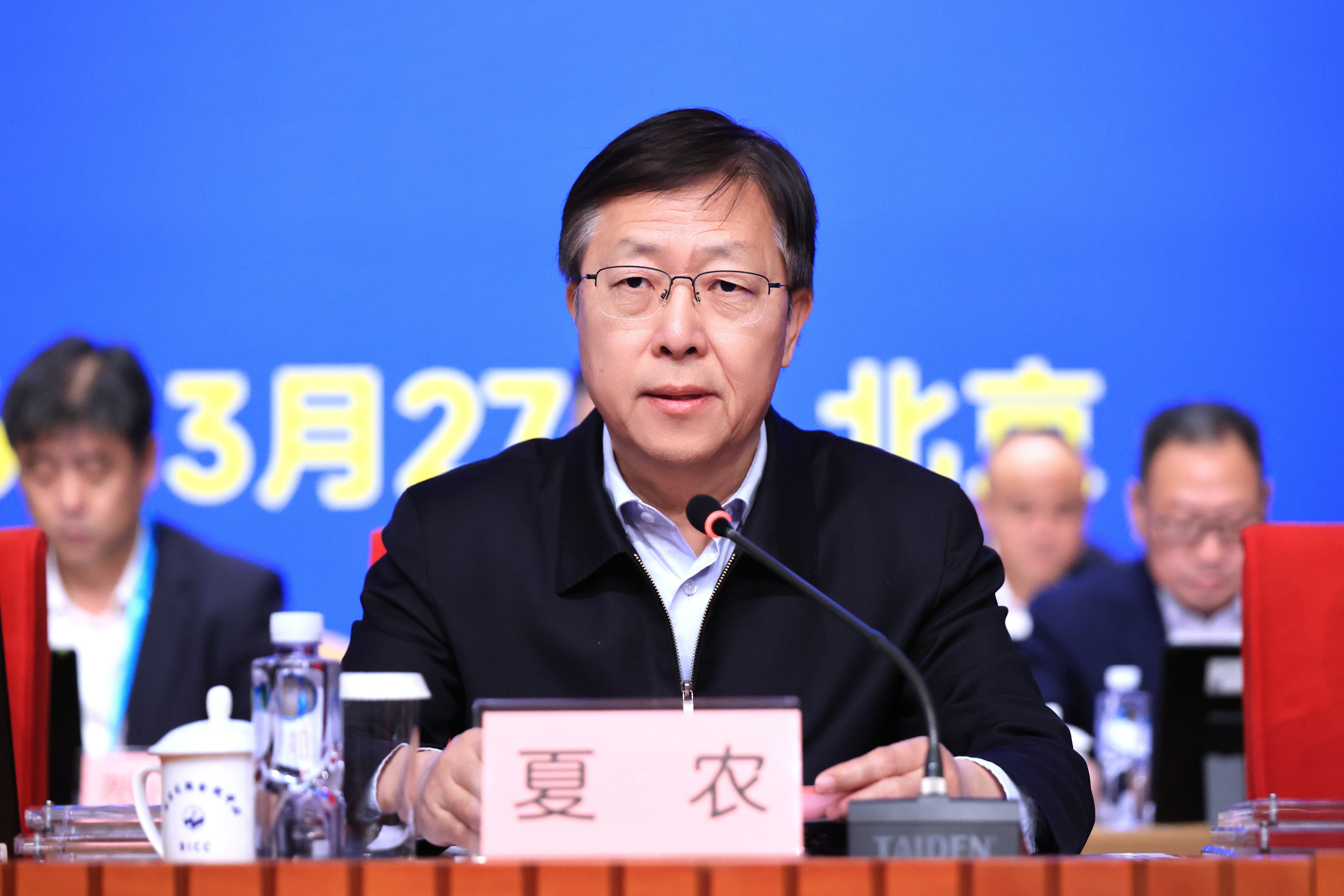 中国钢铁工业协会副会长夏农致辞并宣读中央社会工作部《关于304am永利集团第五届理事会负责人人选审核结果的通知》.JPG