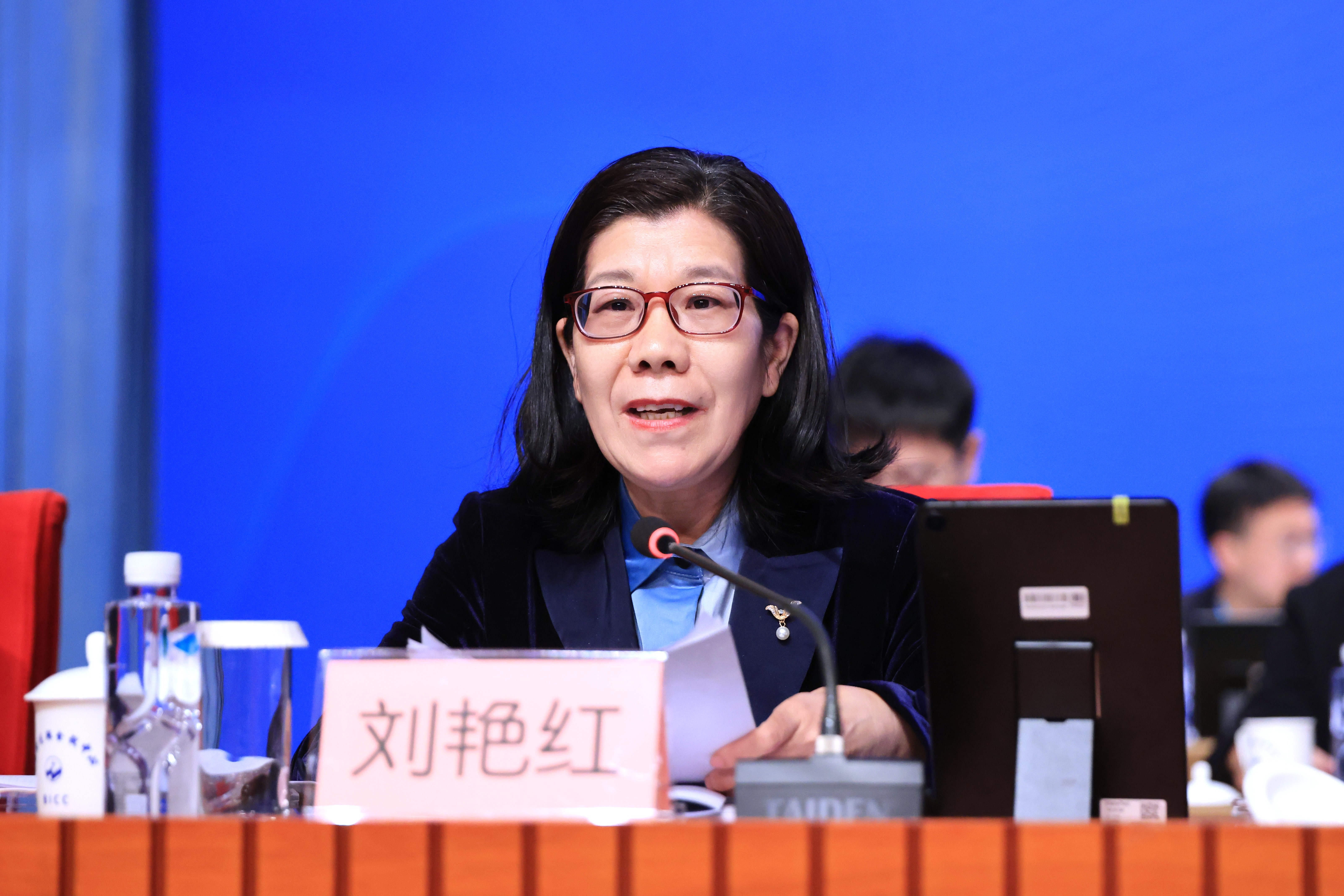 304am永利集团第一届监事会监事长刘艳红作第一届监事会工作报告.JPG
